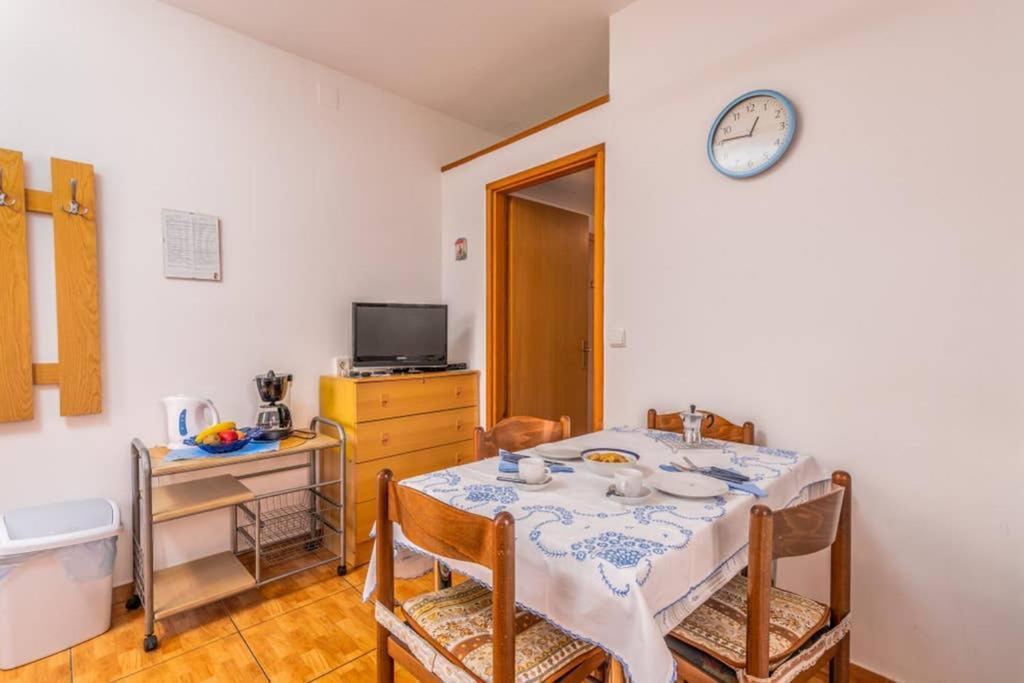 Apartment Mira 3 Климно Екстериор снимка