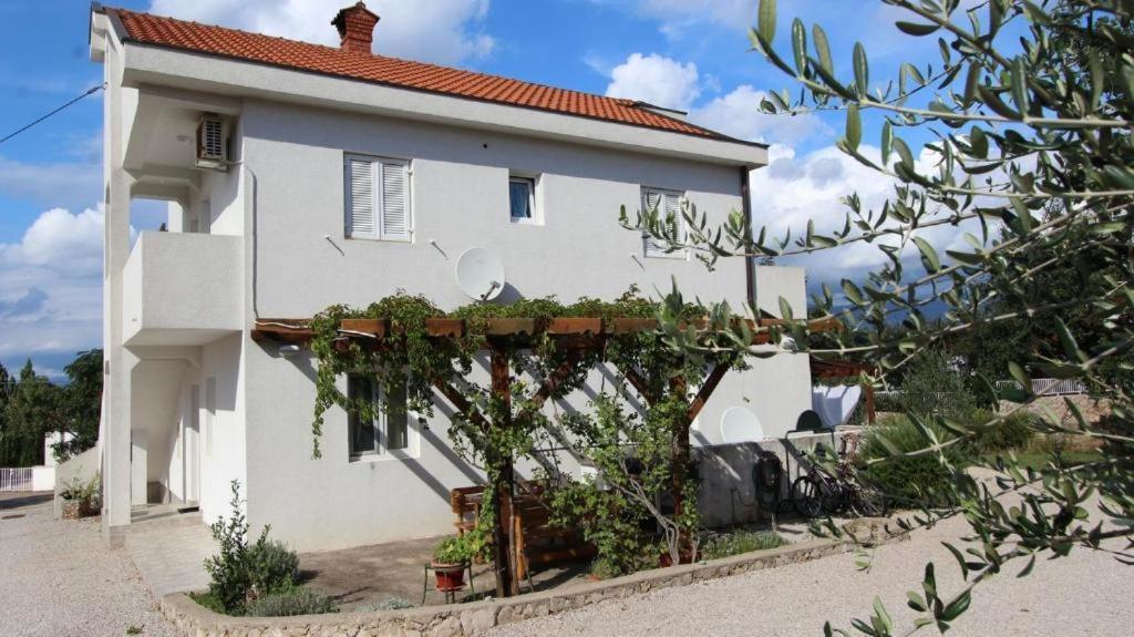 Apartment Mira 3 Климно Екстериор снимка